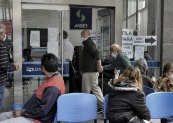 Cobran jubilados y pensionados con ingresos hasta $ 36.676 y DNI terminado en 5