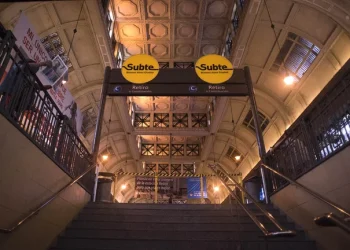 Paros y medidas de fuerza en colectivos, subte, enfermeros y bancarios complican la semana