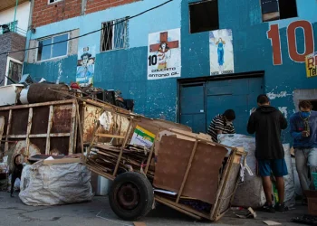 Según una medición paralela que hizo el Gobierno, la pobreza afecta al 55% de la población argentina