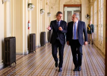 Sergio Massa le volvió a exigir a Martín Guzmán que suba el piso de Ganancias antes del pago del aguinaldo