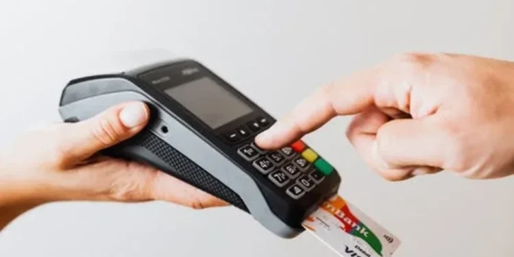 Reintegro en las compras con tarjeta de débito: la AFIP aumentó los montos para jubilados y beneficiarios de planes