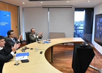 Con la presencia de empresarios y gremios, comenzó la discusión para actualizar el salario mínimo