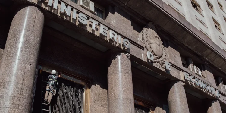 Se desaceleró el gasto en julio en medio del intento del Gobierno por alcanzar un déficit del 2,5% del PBI este año