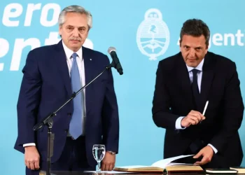 Sergio Massa apela al “palo” y a la “zanahoria” para ponerle un freno a la caída de las reservas