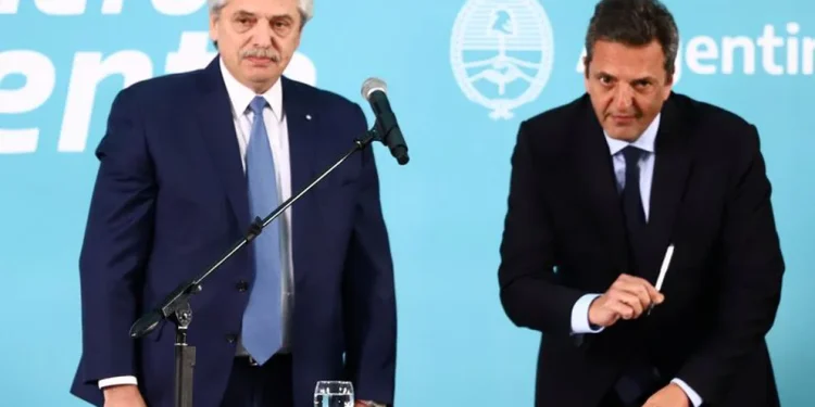 Sergio Massa apela al “palo” y a la “zanahoria” para ponerle un freno a la caída de las reservas