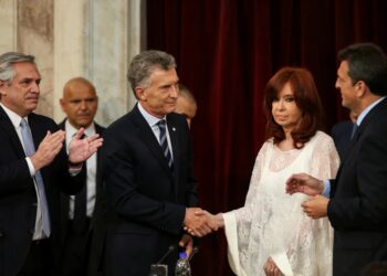 Las señales de Cristina Kirchner y Mauricio Macri que mandaron el diálogo político casi al archivo