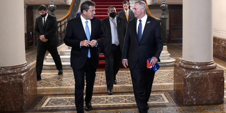 El Gobierno anuncia el acuerdo fiscal con EEUU y el nuevo blanqueo de capitales y apunta a una recaudación de USD 1.000 millones por año