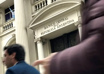 Impulsada por el cepo cambiario, la deuda externa privada creció otro 8,5%