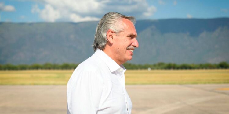 Alberto Fernández empuja una foto de unidad en la Mesa Nacional y aún negocia las reglas de juego con el kirchnerismo