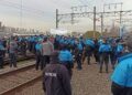 Demoras en el Tren Roca: un grupo de manifestantes realiza un corte de vías en Avellaneda