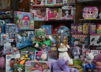 Juguetes, indumentaria y librerías: Descuentos y cuotas para festejar el Día de la Niñez