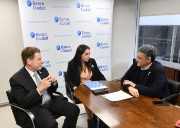 LA CIUDAD ENTREGÓ EL PRIMER CRÉDITO HIPOTECARIO A UNA VECINA QUE TENDRÁ SU CASA PROPIA EN VILLA DEVOTO