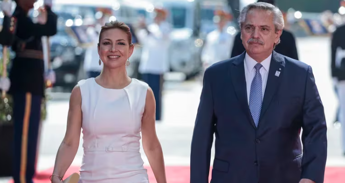Alberto Fernández se opone a que se perite el celular de Fabiola Yañez en España para “minimizar los riesgos de manipulación”
