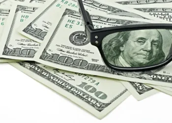 El vocero presidencial Manuel Adorni anunció que el blanqueo de capitales llegó a cerca de US$18.000 millones en efectivo