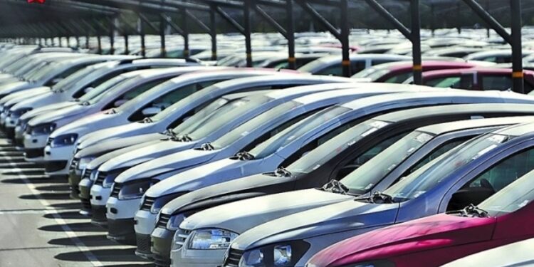 Industria Automotriz: Desde el pico del blue de julio hasta hoy, se necesitan más dólares para comprar un auto