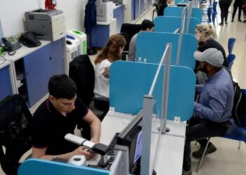 El Gobierno anunció que tomará un examen de idoneidad a 40 mil empleados de la planta transitoria y contratados