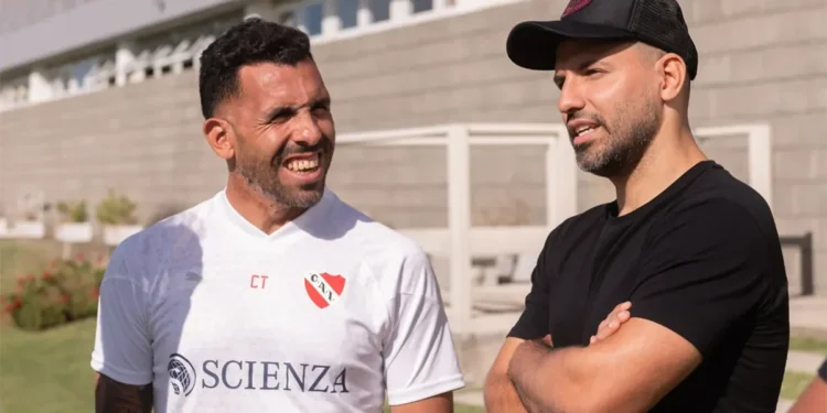 Tevez jugó la Copa Potrero para ayudar a sus amigos de Fuerte Apache y se hizo viral por una curiosa situación