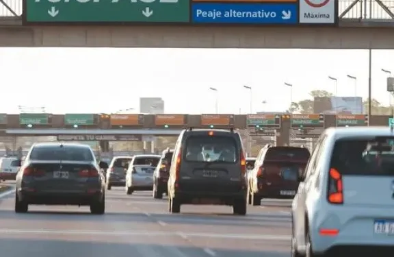 El Gobierno oficializó subas en los peajes de rutas nacionales y autopistas