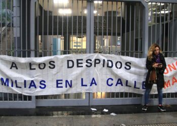 Motosierra: el Gobierno informó a cuántos empleados públicos despidió desde que comenzó su gestión