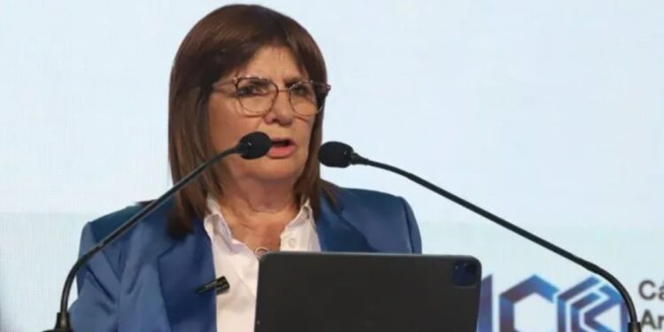 Aerolíneas Argentina: Bullrich “Que los empleados la hagan funcionar, no se va a poner plata en una empresa que día por medio deja de trabajar”