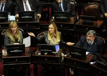 Los senadores de UXP pidieron una sesión especial para remover a Kueider