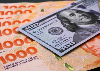 El Gobierno de Javier Milei quiere avanzar con el bimonetarismo y exhibir precios en dólares