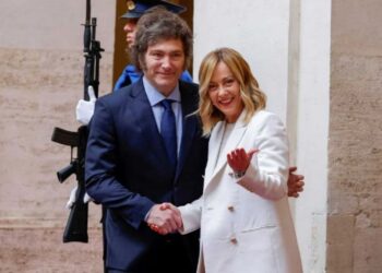 Javier Milei viaja esta noche a Italia para reunirse con Georgia Meloni
