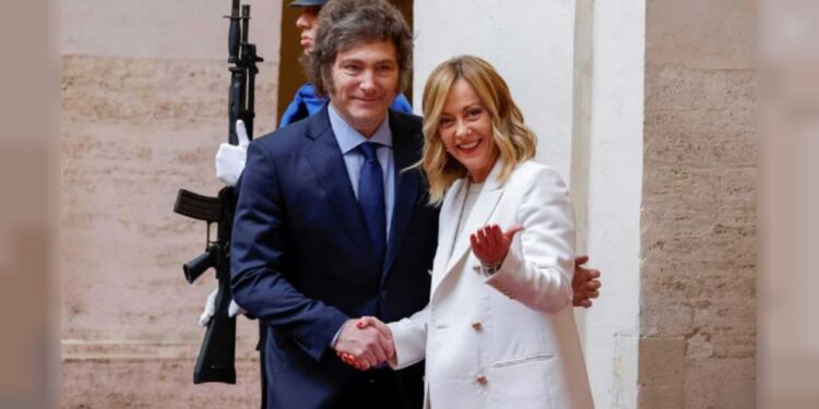 Javier Milei viaja esta noche a Italia para reunirse con Georgia Meloni