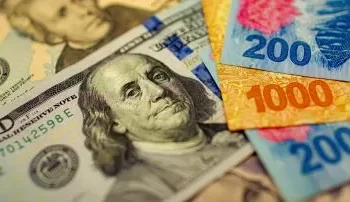 Aguinaldo de diciembre: ¿conviene invertir en pesos o en dólares?