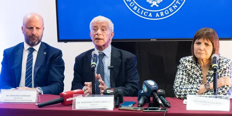 Mariano Cúneo Libarona y Patricia Bullrich brindaron una conferencia en Casa Rosada