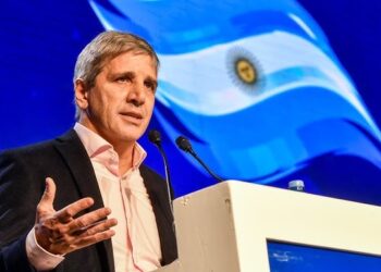 El Gobierno busca flexibilizar el otorgamiento de préstamos en dólares