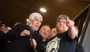 Luis Caputo no avaló la paritaria de Camioneros y Moyano anunció medidas de fuerza ante la negativa