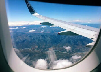 Dólar tarjeta: qué pasará con el precio de los pasajes de avión tras el fin del Impuesto PAIS