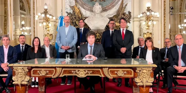 Tras la gira internacional, Javier Milei retoma las reuniones de Gabinete