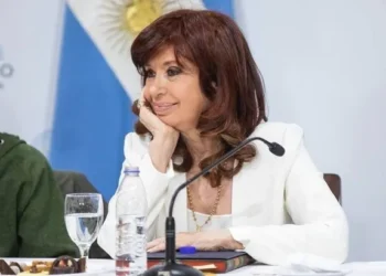El Gobierno denunció a Cristina Kirchner por cobrar un millonario beneficio de manera ilegal