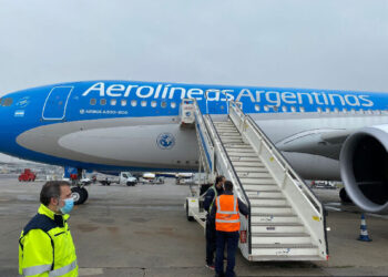 Javier Milei avanza con una nueva desregulación de los cielos: ¿Qué dice el borrador del decreto?