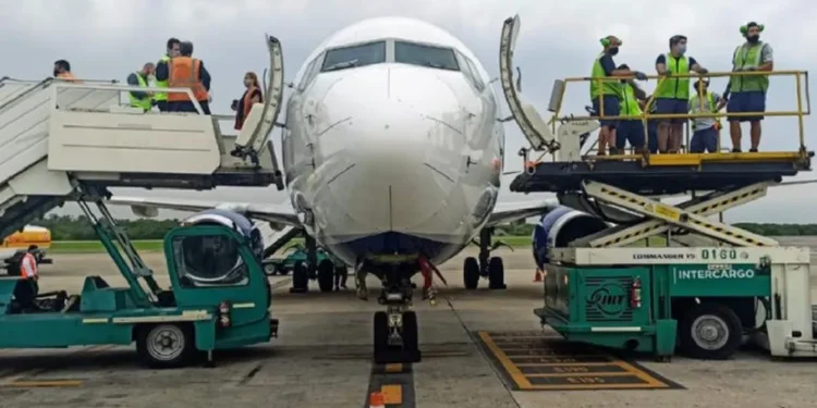 Se profundiza la desregulación aerocomercial a través de un decreto que contempla la privatización integral de Intercargo