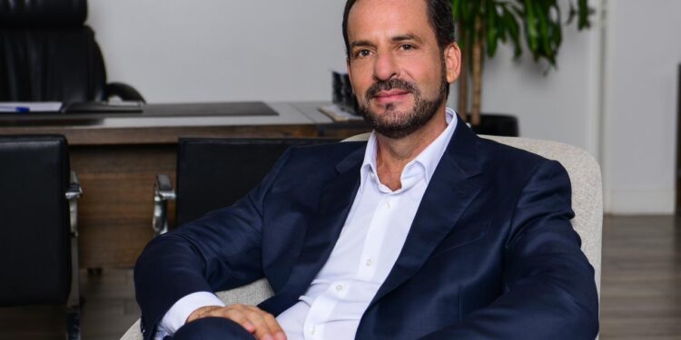 Ariel Sujarchuk lanza un espacio para la formación de una ciudadanía y una ética digital en la era de la inteligencia artificial