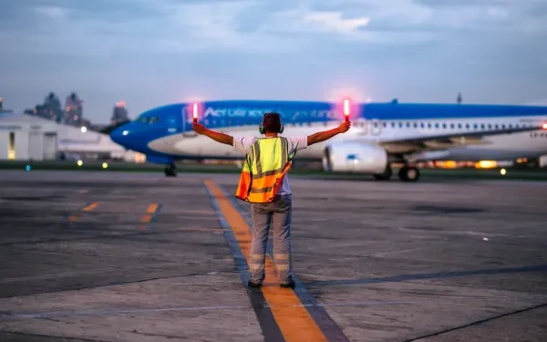 Trabajadores aeronáuticos adhieren al paro general del 10 de abril