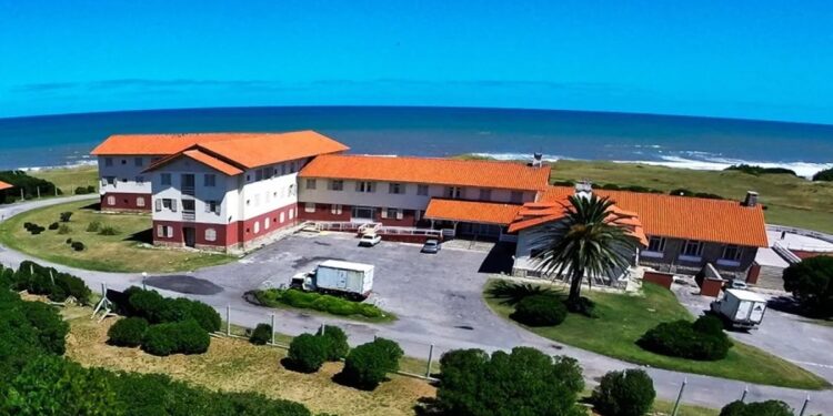 Milei privatiza turismo social en Chapadmalal y Embalse