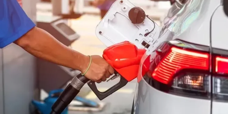 Desde mayo, baja el combustible de YPF