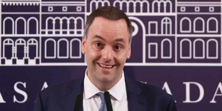 Cena “liberal” marcada por tensión Macri-Adorni