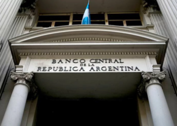 El Gobierno ajustó el cepo para las empresas