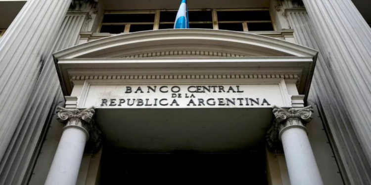 El Gobierno ajustó el cepo para las empresas