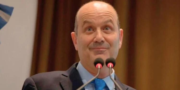 Más de 50.000 echados: Sturzenegger celebra ajuste público