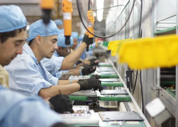 Impacto económico en marzo: Salario real cae, empleos se pierden.