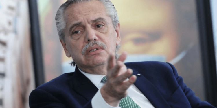 Alberto Fernández en Comodoro Py por la causa de los seguros.