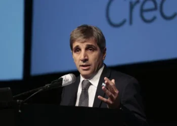 Dólar a la baja: Caputo dio su versión y culpó a los bancos.