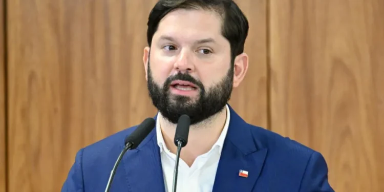 Caso U. de Chile: Boric libera a 104 detenidos.