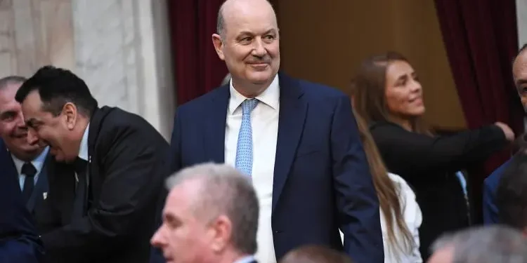 Sturzenegger: “Casta” culpable del rechazo a decretos; defiende sus reformas.